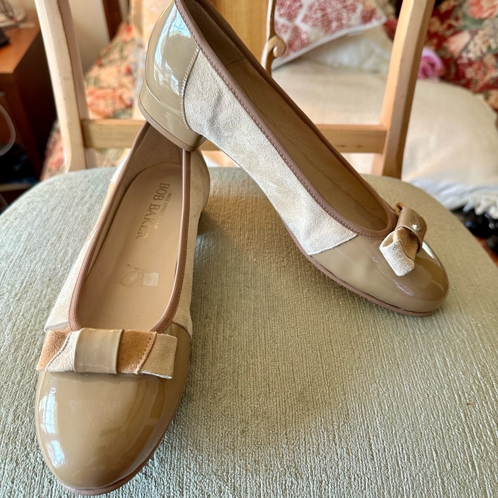 Bob Baker designer size 38 or 8 tan leather flats.